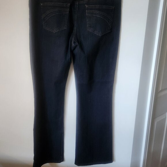 Reitmans Straight Leg Jeans - Picture 2 of 2